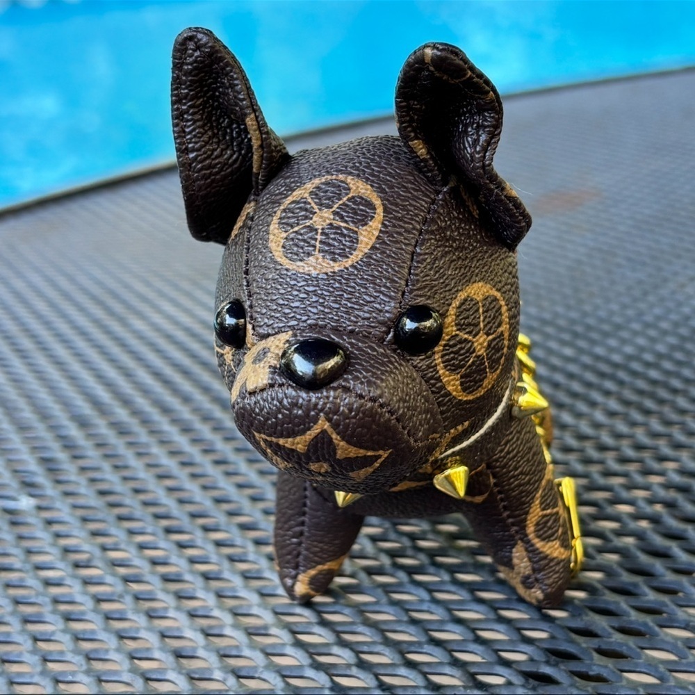 Dark Brown Adorable Dog Keychain with Gold Accents and Gold Spiked Collar NWOT - Picture 6 of 6